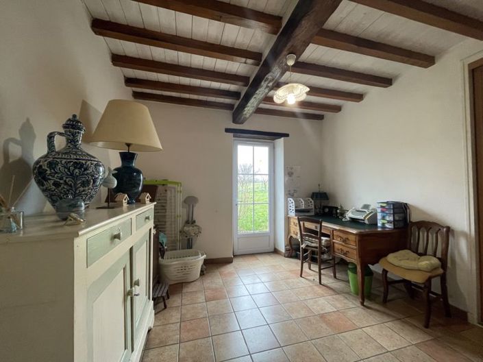 Image No.10-5 Bed Property for sale