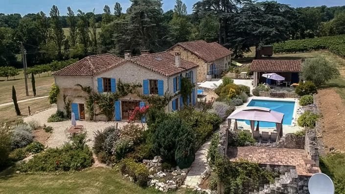 Image No.24-7 Bed Property for sale