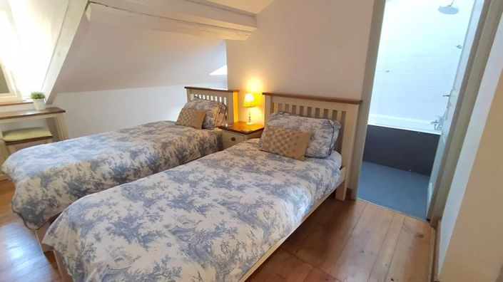 Image No.11-3 Bed Property for sale