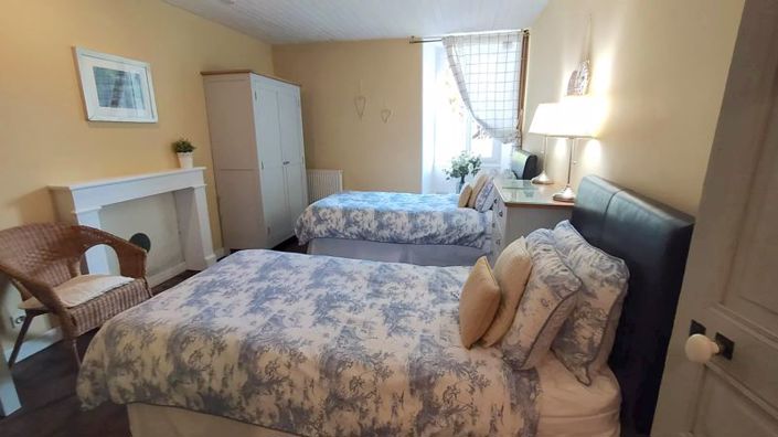 Image No.12-3 Bed Property for sale