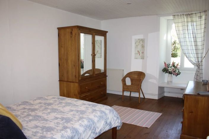 Image No.13-3 Bed Property for sale