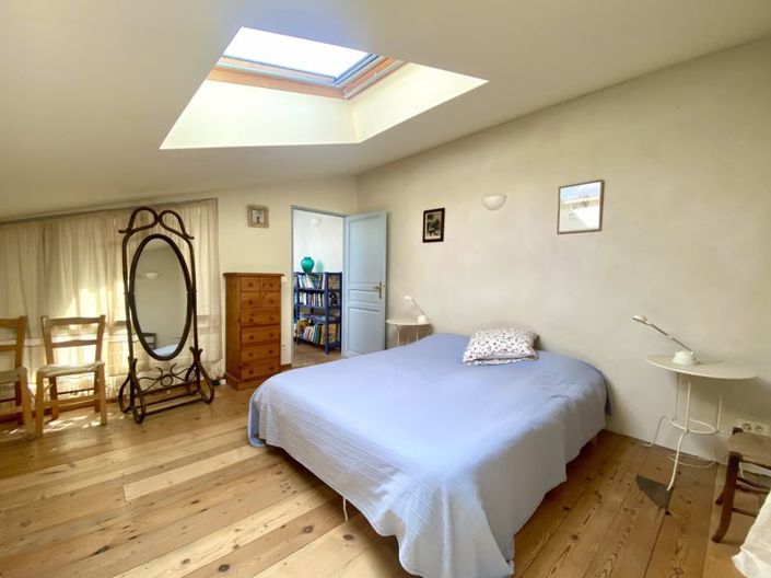 Image No.24-5 Bed Property for sale