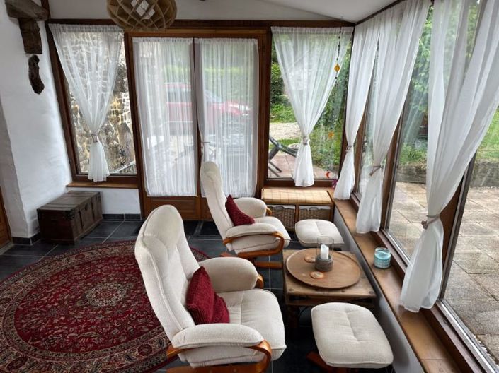 Image No.10-3 Bed Property for sale