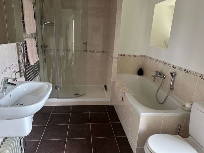 Image No.16-3 Bed Property for sale