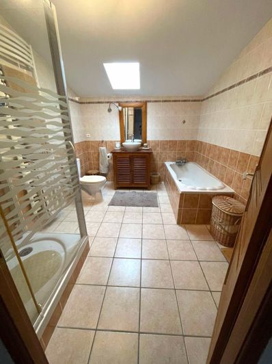 Image No.12-4 Bed Property for sale