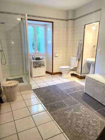 Image No.20-4 Bed Property for sale