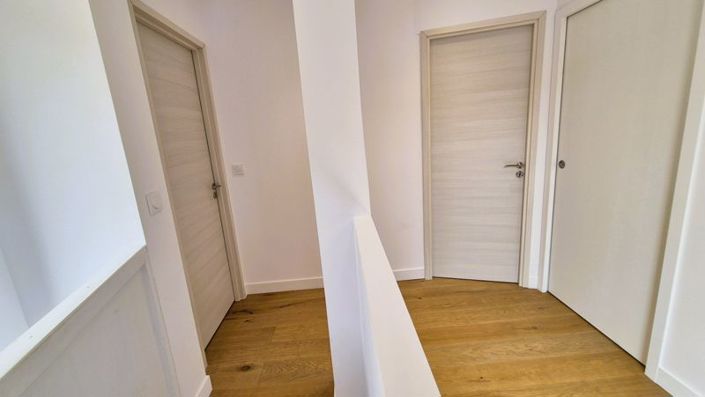 Image No.5-3 Bed Property for sale