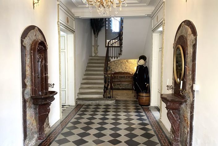 Image No.4-9 Bed Property for sale