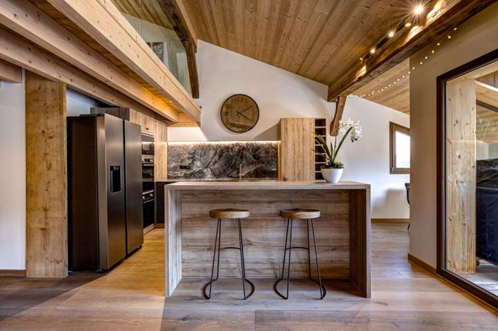 Image No.12-7 Bed Property for sale