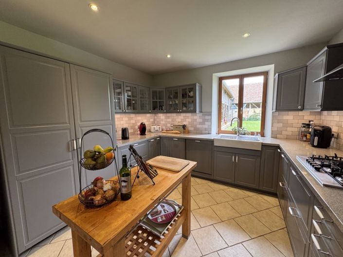 Image No.3-4 Bed Property for sale