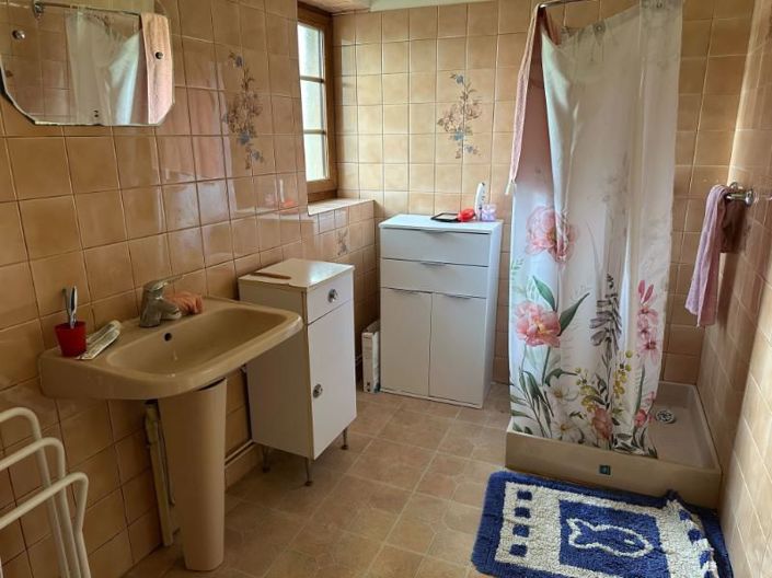 Image No.17-2 Bed Property for sale