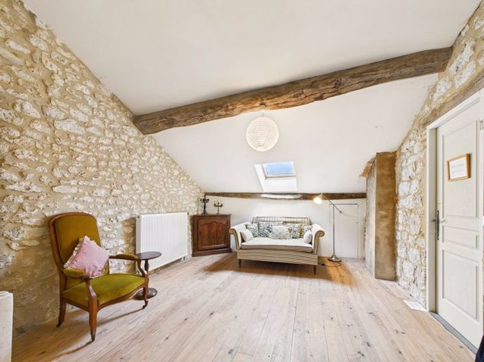 Image No.11-4 Bed Property for sale