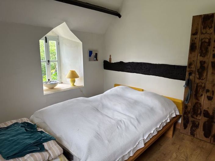 Image No.10-3 Bed Property for sale