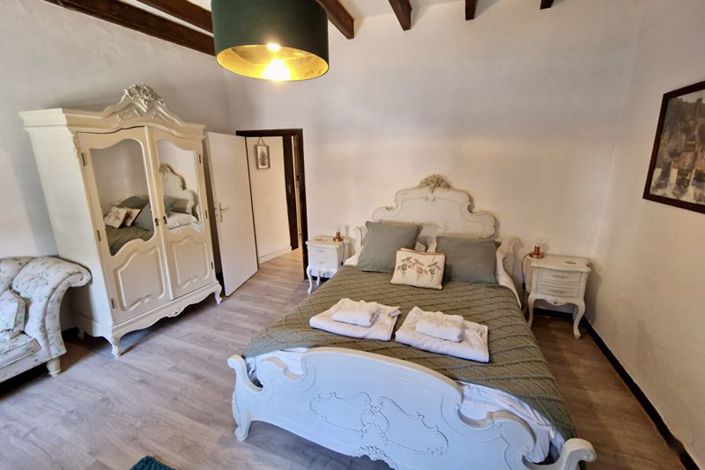 Image No.5-5 Bed Property for sale