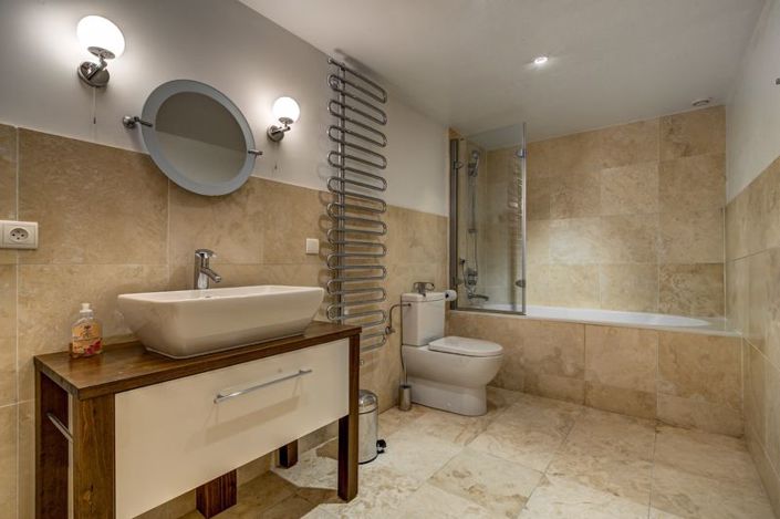 Image No.24-5 Bed Property for sale