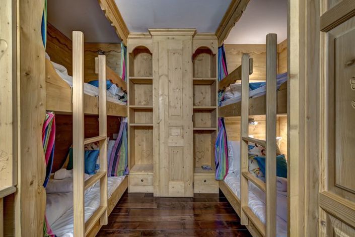 Image No.25-5 Bed Property for sale