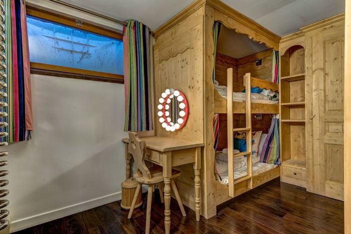 Image No.26-5 Bed Property for sale