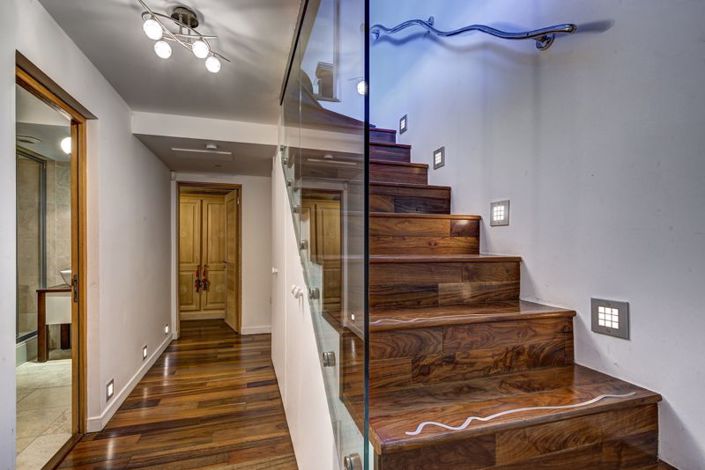 Image No.28-5 Bed Property for sale