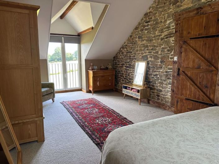 Image No.19-3 Bed Property for sale