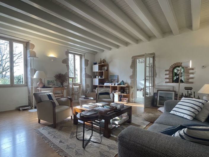 Image No.10-4 Bed Property for sale