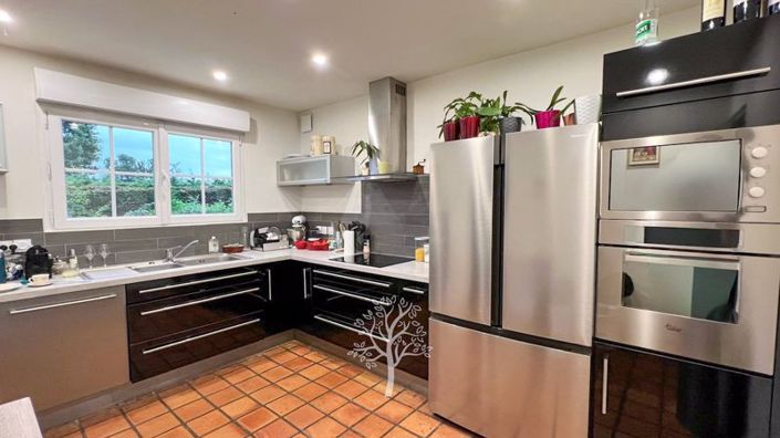 Image No.14-4 Bed Property for sale