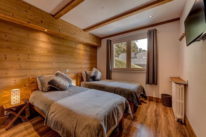 Image No.12-7 Bed Property for sale