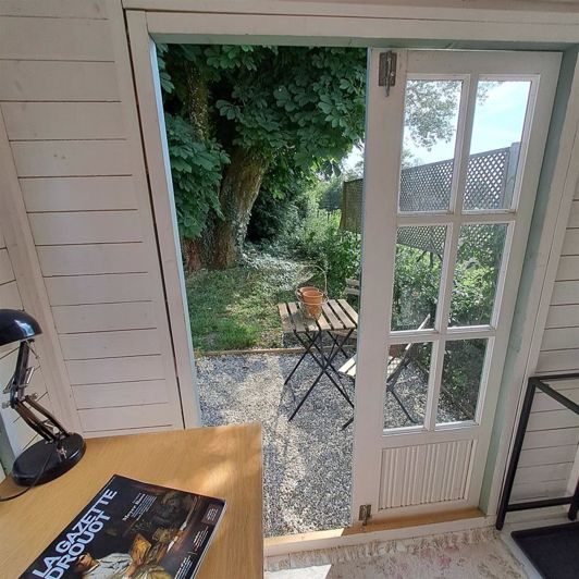 Image No.27-2 Bed Property for sale