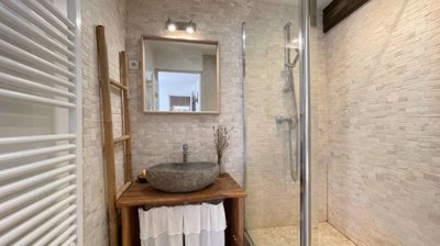 estate-gard-france-warm-and-bright-apartment-