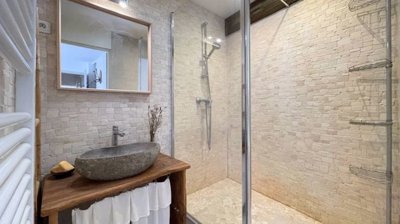 estate-gard-france-warm-and-bright-apartment-