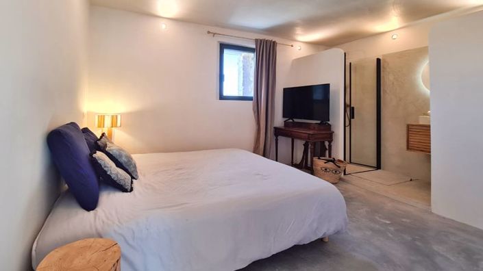 Image No.19-5 Bed Property for sale