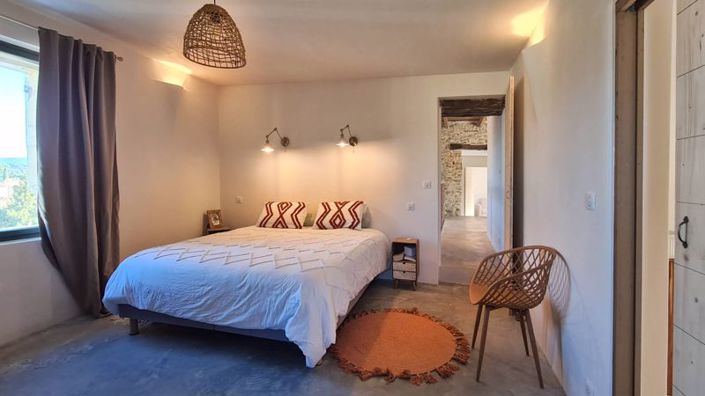 Image No.20-5 Bed Property for sale