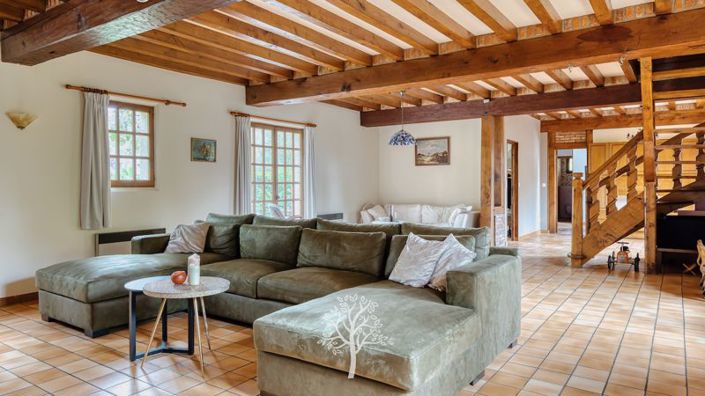 Image No.10-5 Bed Property for sale