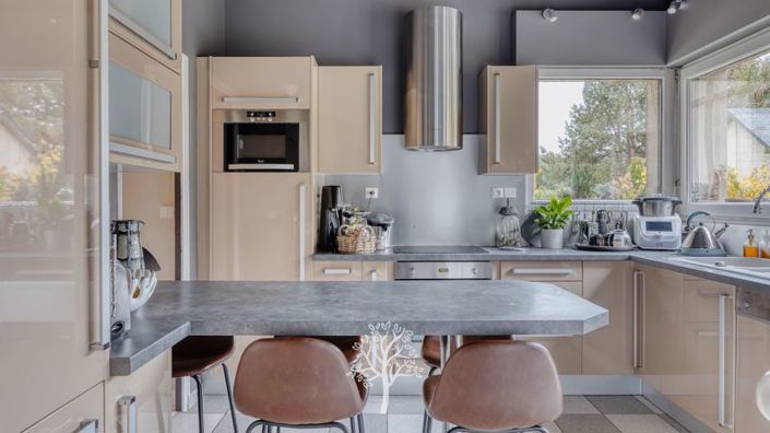 Image No.8-5 Bed Property for sale