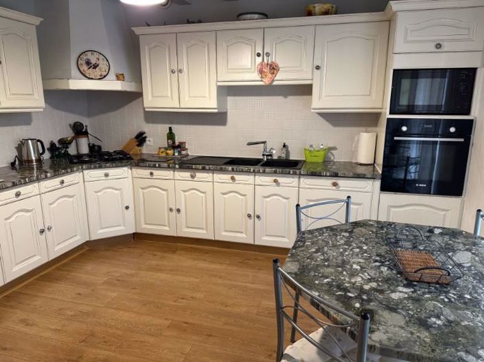 Image No.3-3 Bed Property for sale