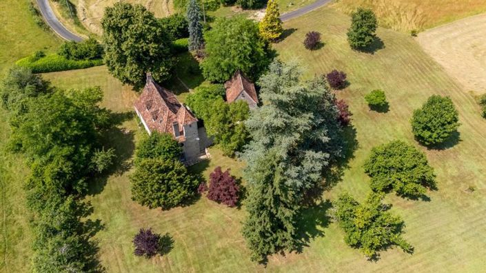 Image No.10-3 Bed Property for sale