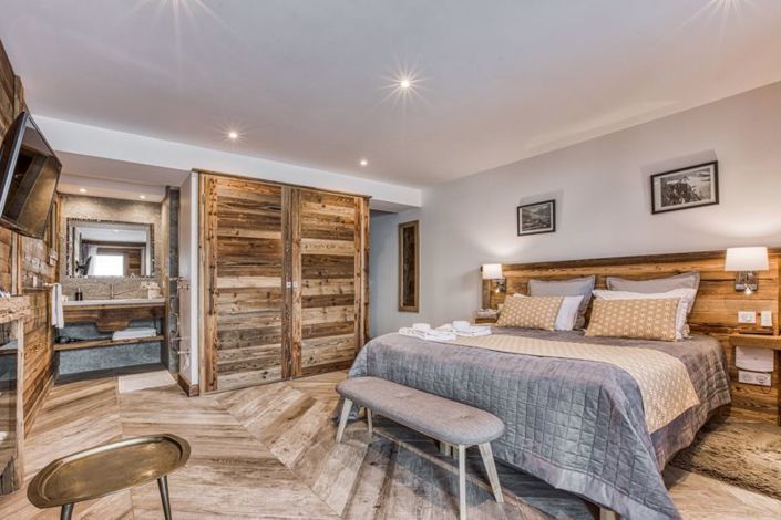 Image No.16-8 Bed Property for sale