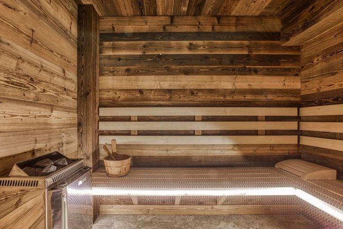 Image No.20-8 Bed Property for sale