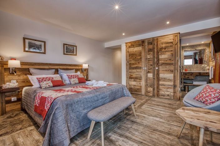 Image No.23-8 Bed Property for sale