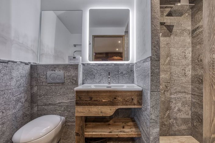 Image No.25-8 Bed Property for sale