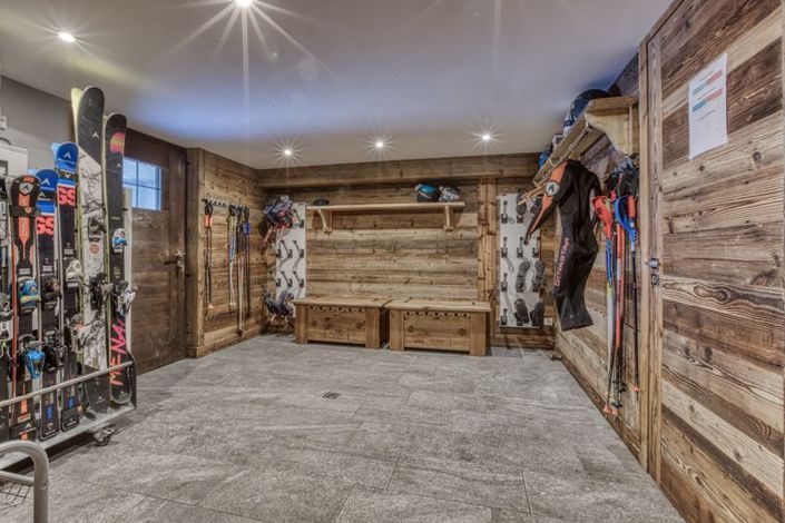 Image No.30-8 Bed Property for sale