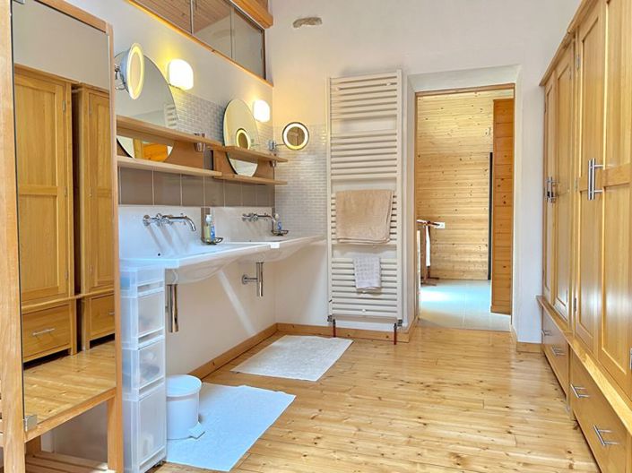 Image No.14-5 Bed Property for sale