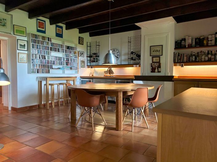 Image No.8-5 Bed Property for sale