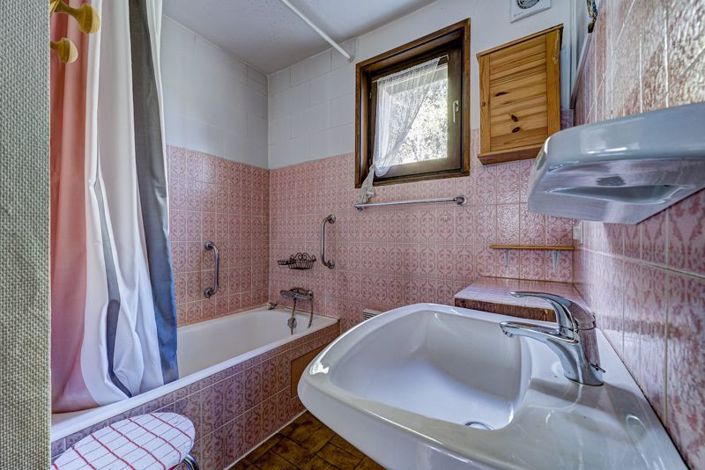 Image No.18-2 Bed Property for sale