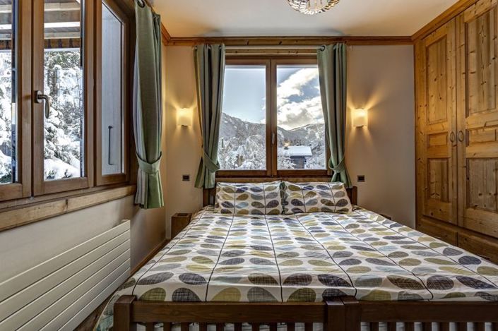 Image No.10-5 Bed Property for sale