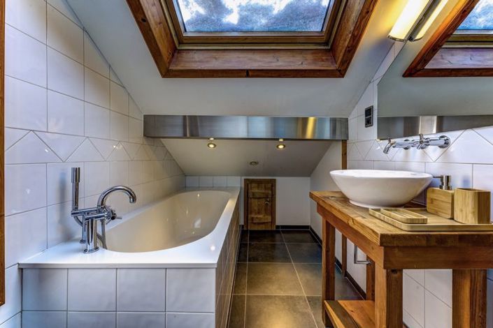 Image No.15-5 Bed Property for sale