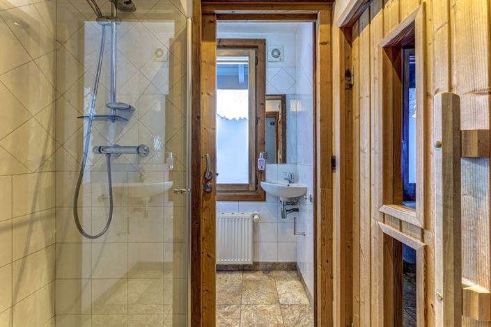 Image No.17-5 Bed Property for sale