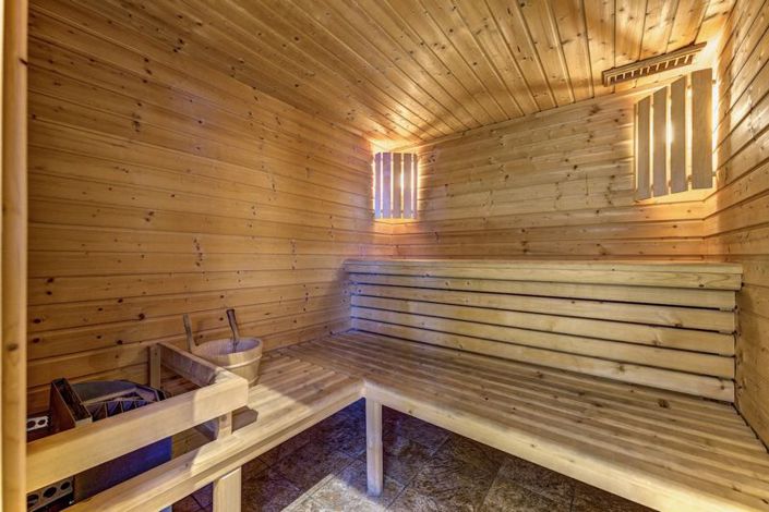 Image No.18-5 Bed Property for sale