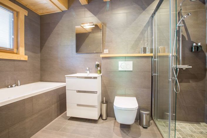 Image No.15-6 Bed Property for sale