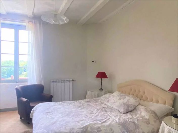 Image No.27-6 Bed Property for sale