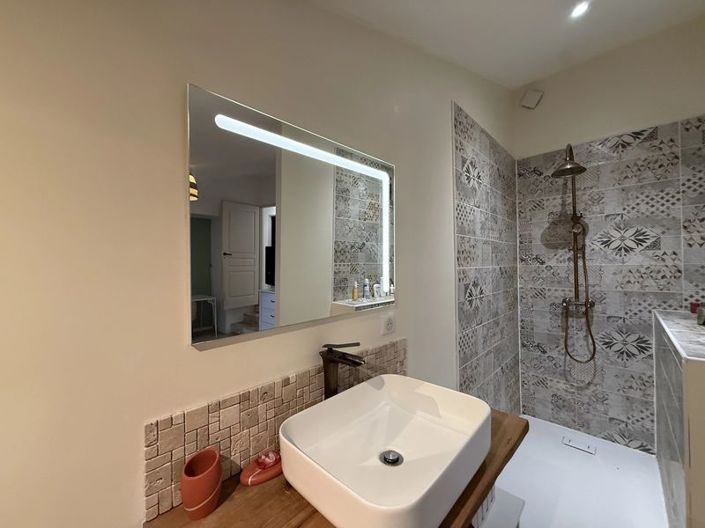 Image No.12-5 Bed Property for sale